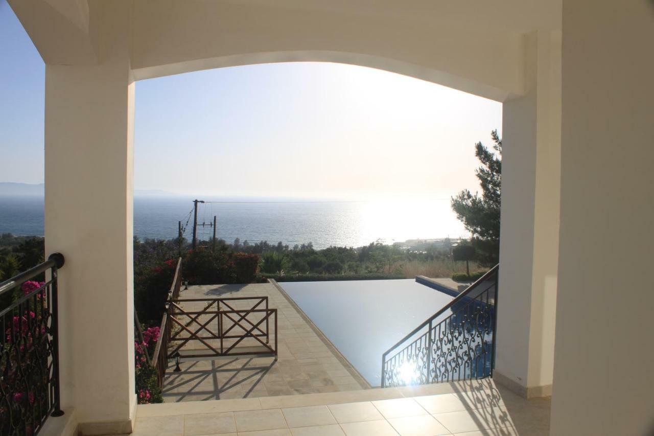 Martika Luxury Villa Agia Marina  外观 照片