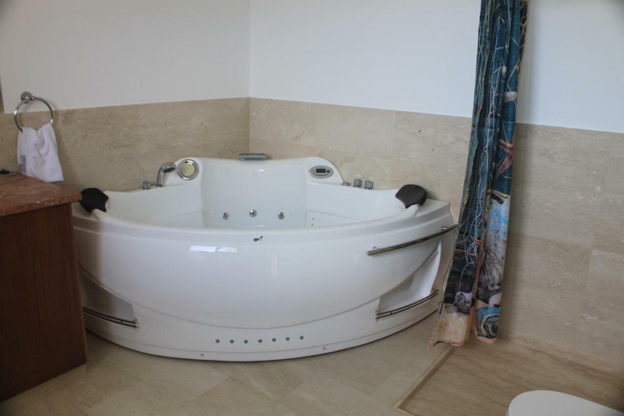 Martika Luxury Villa Agia Marina  外观 照片